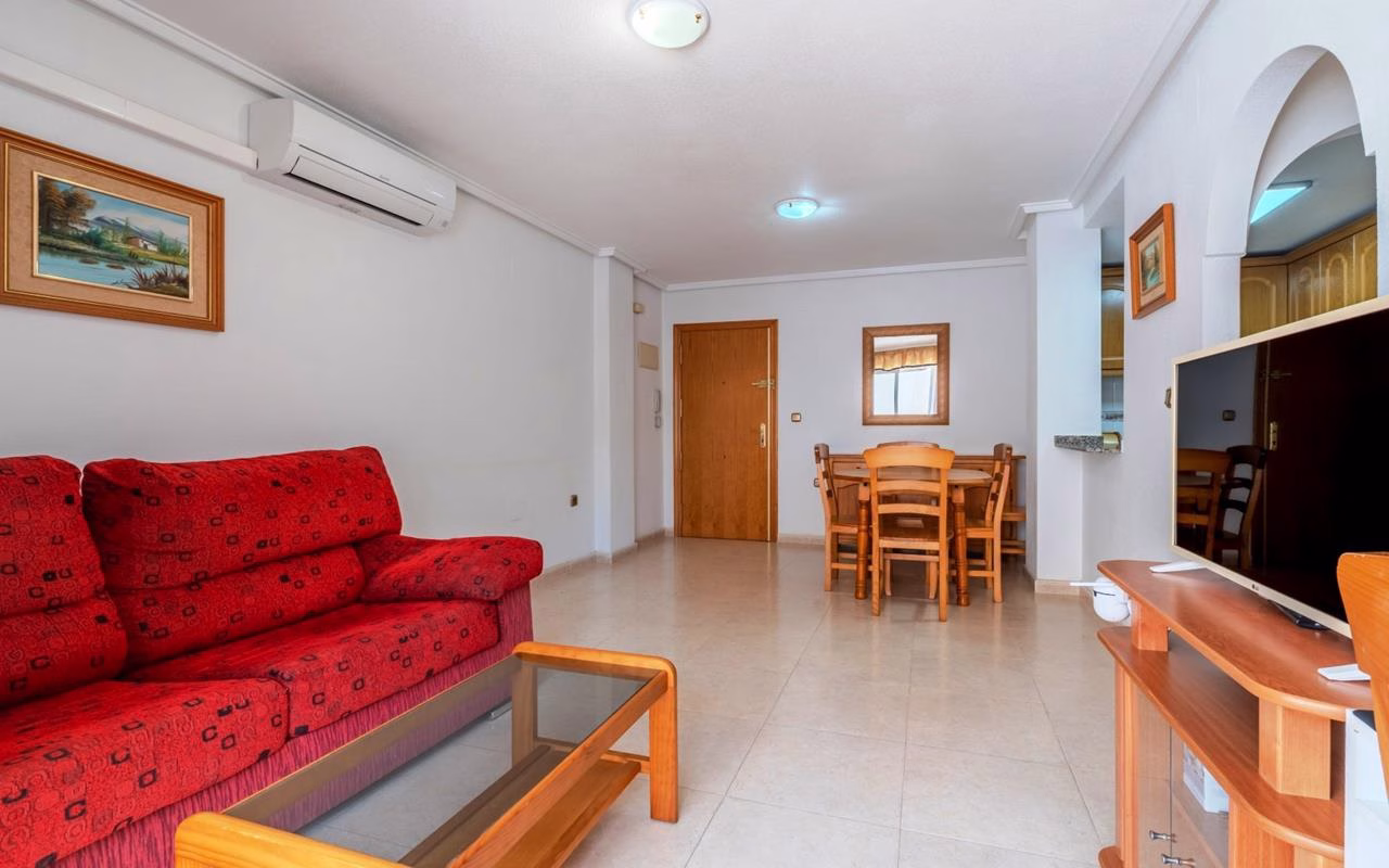 Ref: WV2611 — TORREVIEJA – 2 Bedrooms Town centre Apartment on 1st Floor with Lift Access, 1Km to the Beach | White Villas in Spain WhiteVillasInSpain04 39