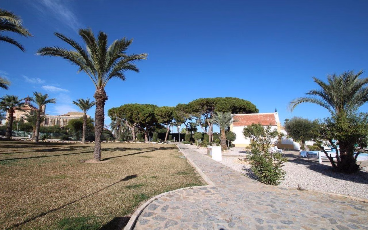 Ref: WIH3020 — LOS BALCONES – 1 Bedroom fully renovated, furnished and equipped Bungalow with comm. Pool, Front Terrace, Tennis and Pool Bar_TORREVIEJA | White Villas in Spain WhiteVillasInSpain05 33