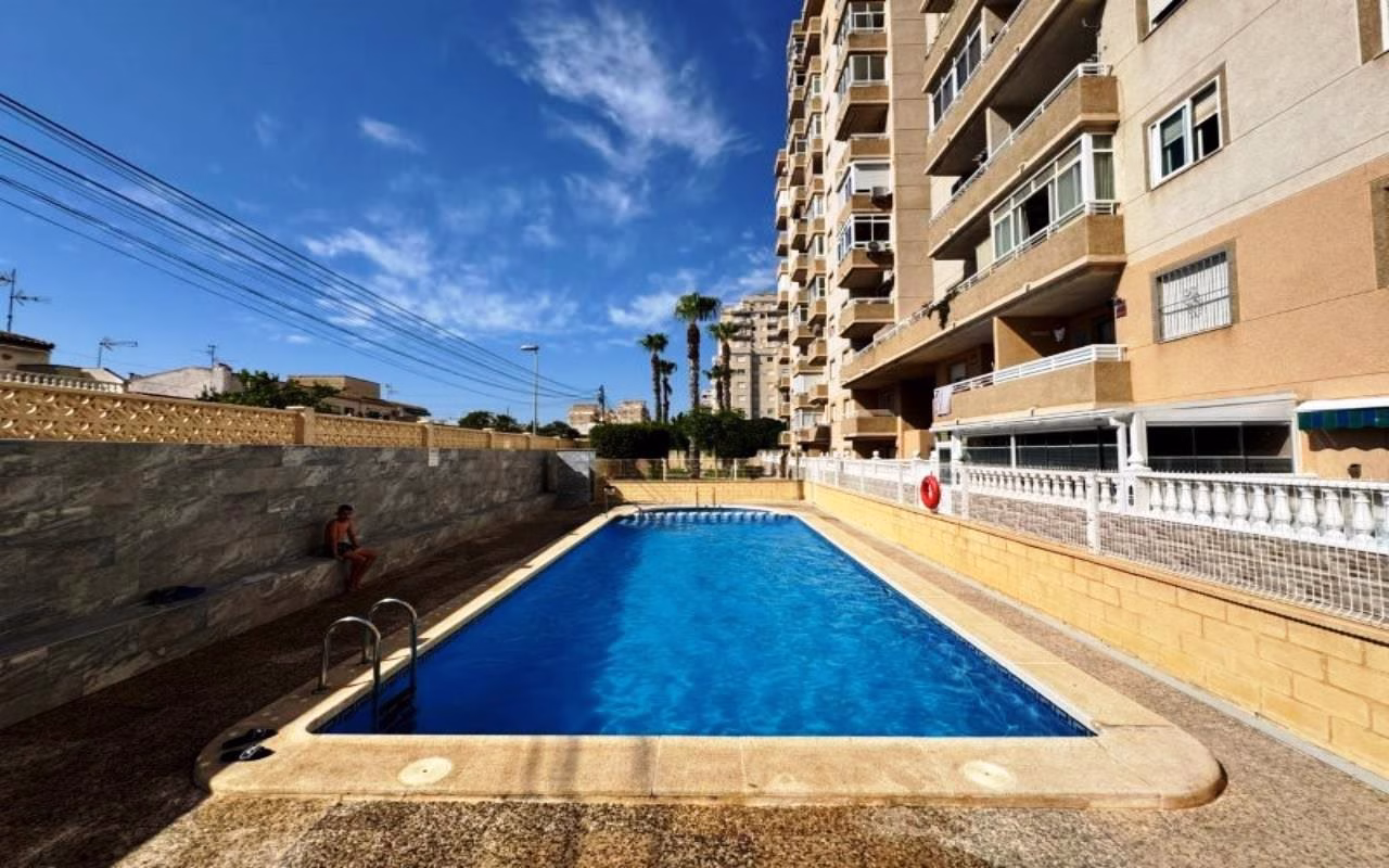 Ref: WSM1264 — TORREVIEJA – 2 Bedrooms Apartment on 8th Floor with Sea Views, Lift Access, 2 comm. Pools, Childrens playground and Parking | White Villas in Spain WhiteVillasInSpain06 27