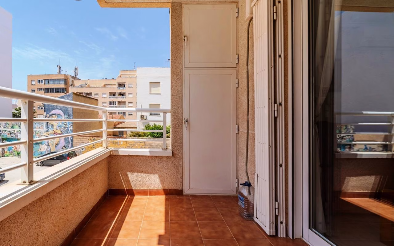 Ref: WV2611 — TORREVIEJA – 2 Bedrooms Town centre Apartment on 1st Floor with Lift Access, 1Km to the Beach | White Villas in Spain WhiteVillasInSpain06 39