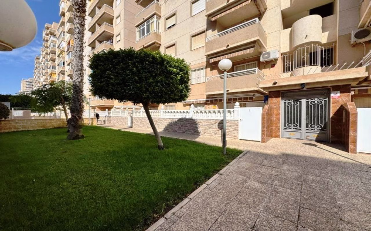 Ref: WSM1264 — TORREVIEJA – 2 Bedrooms Apartment on 8th Floor with Sea Views, Lift Access, 2 comm. Pools, Childrens playground and Parking | White Villas in Spain WhiteVillasInSpain08 27