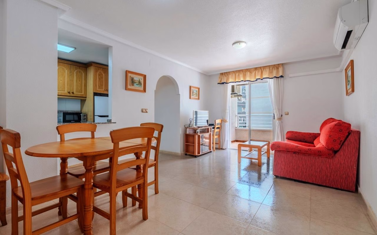 Ref: WV2611 — TORREVIEJA – 2 Bedrooms Town centre Apartment on 1st Floor with Lift Access, 1Km to the Beach | White Villas in Spain WhiteVillasInSpain08 39