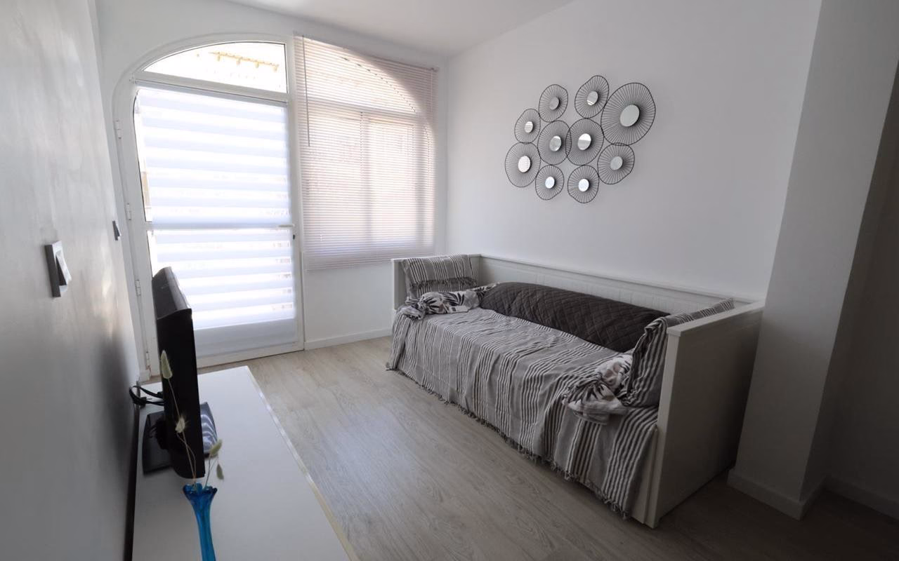 Ref: WIH3020 — LOS BALCONES – 1 Bedroom fully renovated, furnished and equipped Bungalow with comm. Pool, Front Terrace, Tennis and Pool Bar_TORREVIEJA | White Villas in Spain WhiteVillasInSpain10 33