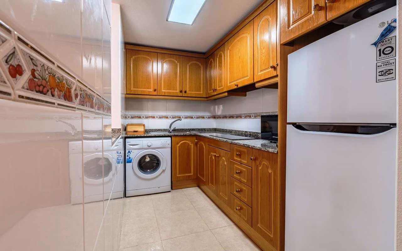 Ref: WV2611 — TORREVIEJA – 2 Bedrooms Town centre Apartment on 1st Floor with Lift Access, 1Km to the Beach | White Villas in Spain WhiteVillasInSpain10 39