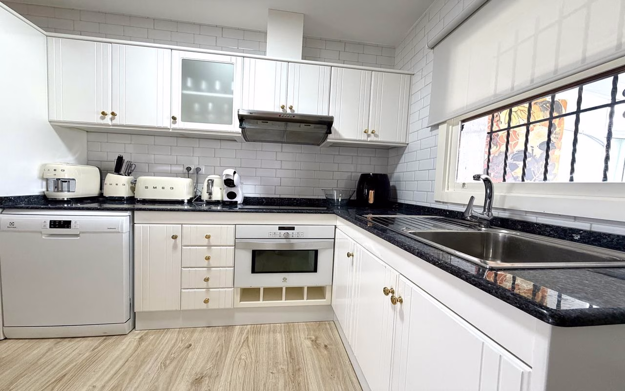 WV2608_2 Bedrooms TownHouse with comm. Pool, Glazed-in Terrace, Front and Back Garden, BBQ and Solarium_VILLAMARTIN | White Villas in Spain WhiteVillasInSpain10 7