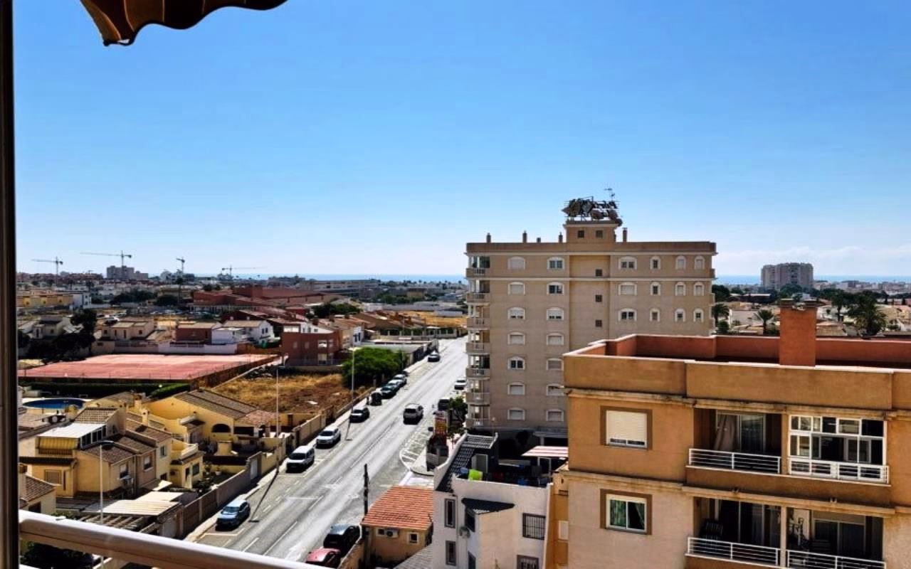 Ref: WSM1264 — TORREVIEJA – 2 Bedrooms Apartment on 8th Floor with Sea Views, Lift Access, 2 comm. Pools, Childrens playground and Parking | White Villas in Spain WhiteVillasInSpain14 27