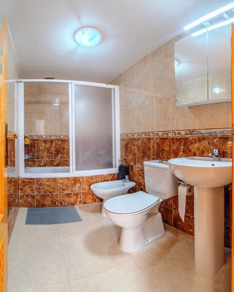 Ref: WV2611 — TORREVIEJA – 2 Bedrooms Town centre Apartment on 1st Floor with Lift Access, 1Km to the Beach | White Villas in Spain WhiteVillasInSpain14 38