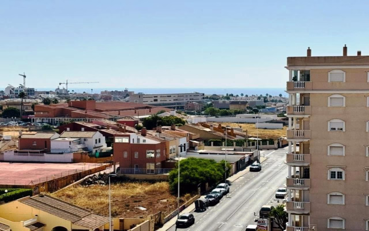 Ref: WSM1264 — TORREVIEJA – 2 Bedrooms Apartment on 8th Floor with Sea Views, Lift Access, 2 comm. Pools, Childrens playground and Parking | White Villas in Spain WhiteVillasInSpain15 27
