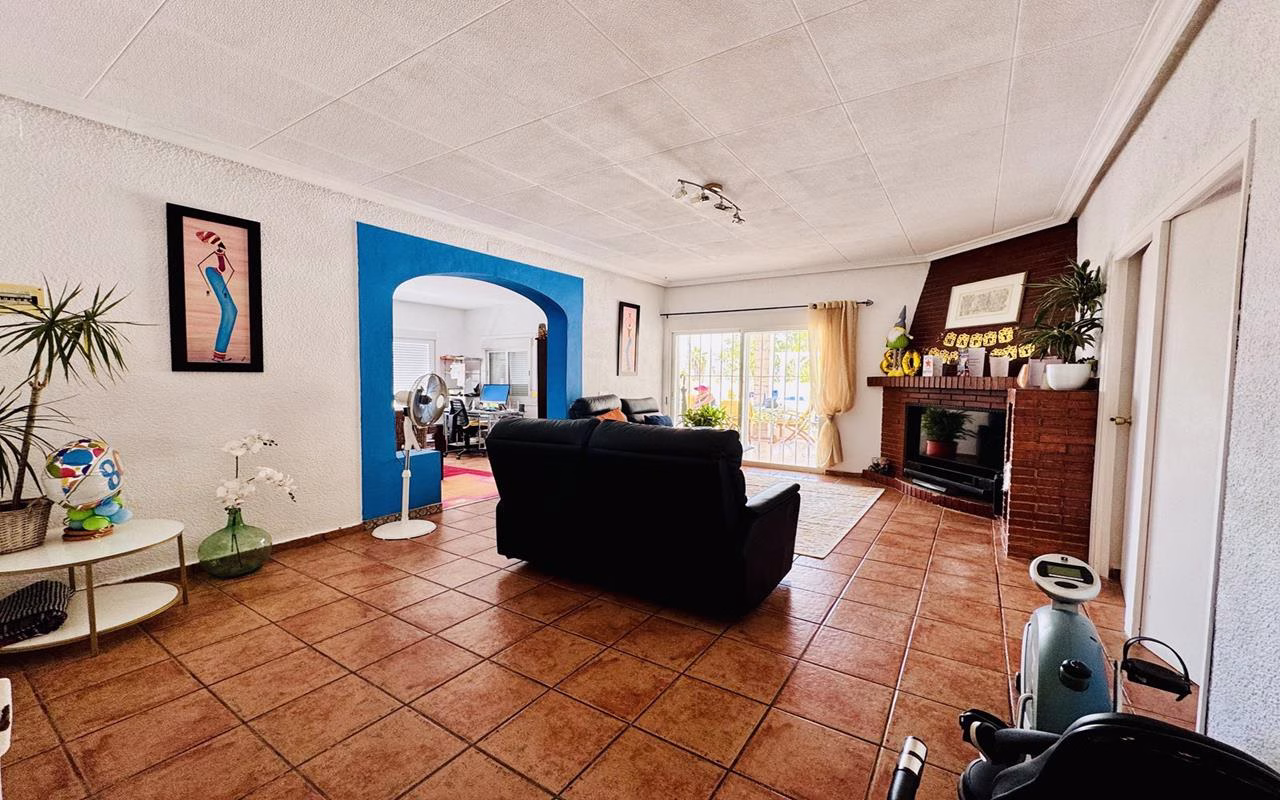 Ref: WAC0581 — ASPE – 4 Bedrooms Country Villa with Pool, Bar, BBQ, Glazed-in Lounge/Terrace and Off-Road Parking. | White Villas in Spain WhiteVillasInSpain17 20
