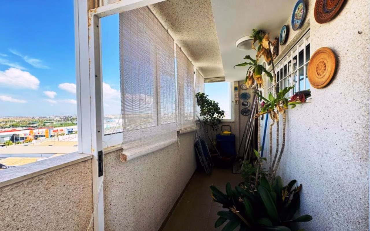 Ref: WSM1264 — TORREVIEJA – 2 Bedrooms Apartment on 8th Floor with Sea Views, Lift Access, 2 comm. Pools, Childrens playground and Parking | White Villas in Spain WhiteVillasInSpain22 16