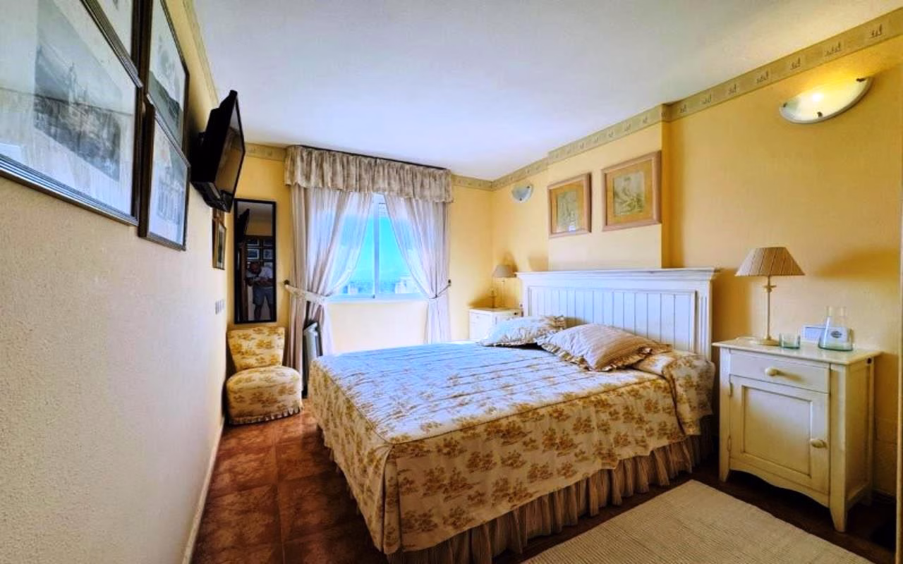 Ref: WSM1264 — TORREVIEJA – 2 Bedrooms Apartment on 8th Floor with Sea Views, Lift Access, 2 comm. Pools, Childrens playground and Parking | White Villas in Spain WhiteVillasInSpain23 15