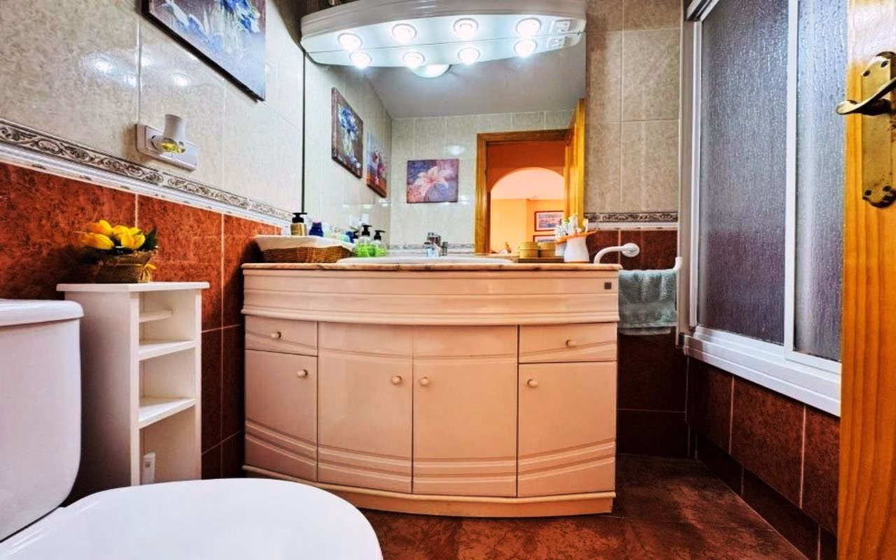 Ref: WSM1264 — TORREVIEJA – 2 Bedrooms Apartment on 8th Floor with Sea Views, Lift Access, 2 comm. Pools, Childrens playground and Parking | White Villas in Spain WhiteVillasInSpain24 14