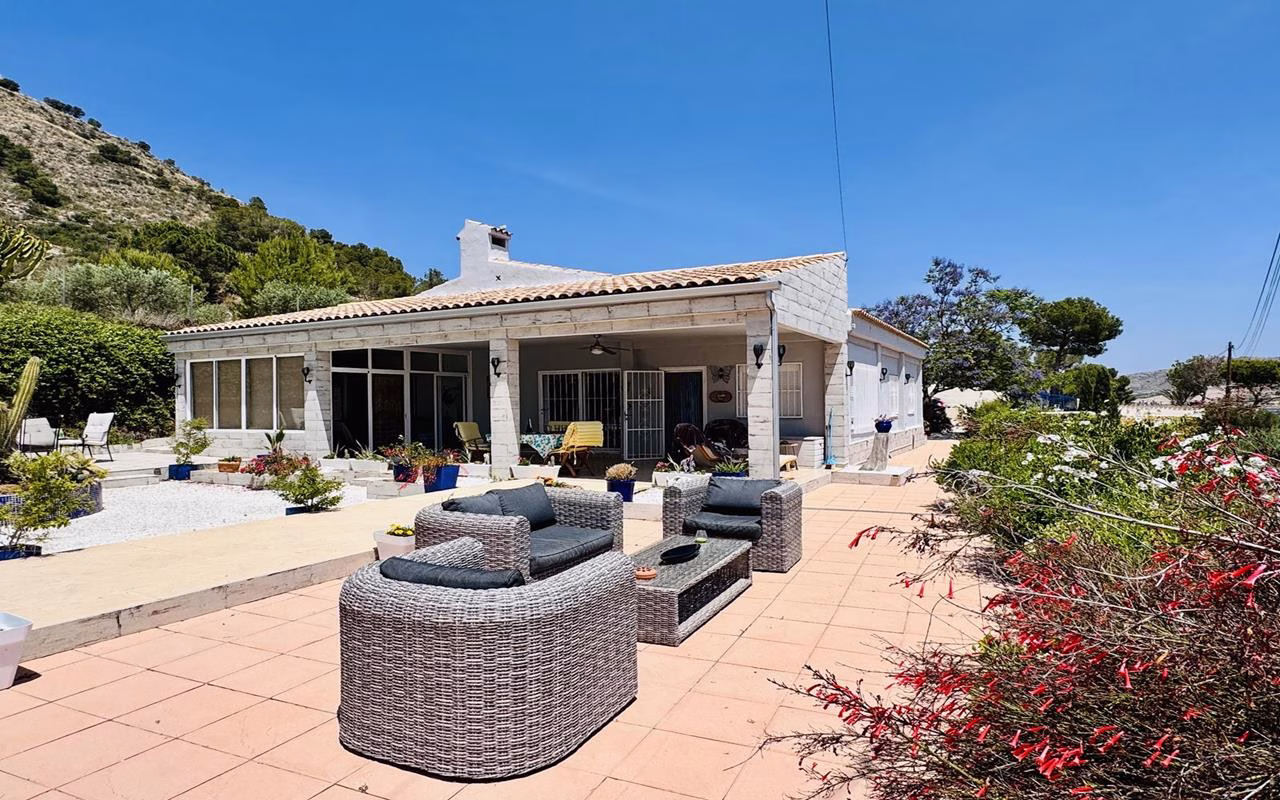 Ref: WAC0581 — ASPE – 4 Bedrooms Country Villa with Pool, Bar, BBQ, Glazed-in Lounge/Terrace and Off-Road Parking. | White Villas in Spain WhiteVillasInSpain32 9