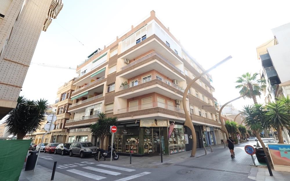 Index | White Villas in Spain 3 Bedrooms Town Centre Corner Apartment on 2nd Floor with lift Access and Terrace - TORREVIEJA