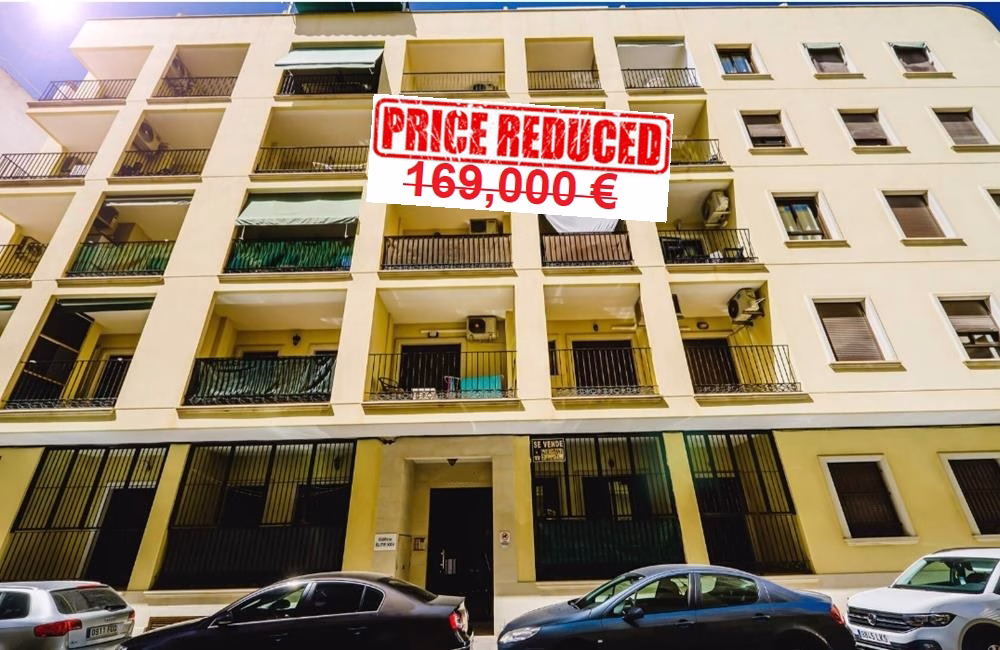 Ref: WPR1917 — TORREVIEJA (Acequion Beach area) – 2 Bedrooms Apartment on 1st Floor with Lift Access, Parking and Terrace, 100m to the Beach | White Villas in Spain 2 Bedrooms Apartment on 1st Floor with Lift Access, Parking and Terrace, 100m to the Beach - TORREVIEJA