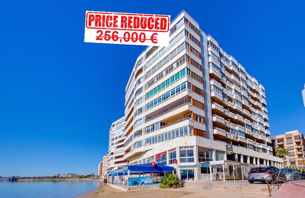 3 Bedrooms Beach-Front Apartment on 7th Floor with Lift Access, comm. Pool and Sea Views Terrace - TORREVIEJA