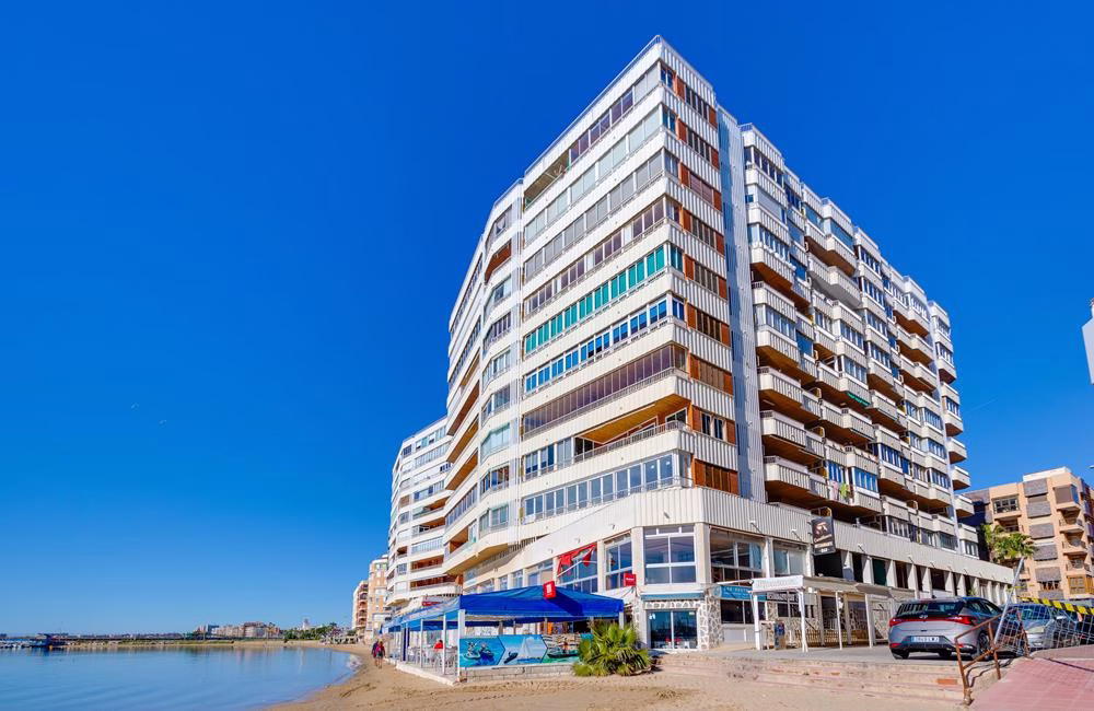 Index | White Villas in Spain 3 Bedrooms Beach-Front Apartment on 7th Floor with Lift Access, comm. Pool and Sea Views Terrace - TORREVIEJA