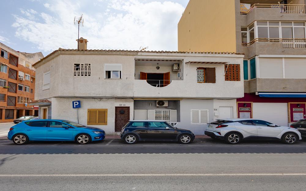 Index | White Villas in Spain 3 Bedrooms Apartment on 1st Floor with Terrace, 250m to the Beach - TORREVIEJA