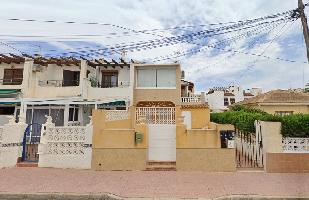 Index | White Villas in Spain 2 Bedrooms Renovated Top Floor Apartment with Dual Terraces and patio, 250m to the Beach - TORREVIEJA
