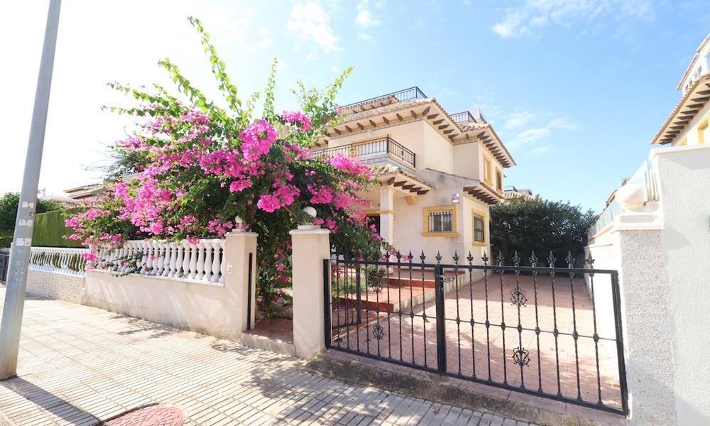Ref: WIH3053 — PLAYA FLAMENCA – 2 Bedrooms TownHouse with comm. Pool, Parking and Solarium | White Villas in Spain 2 Bedrooms TownHouse with comm. Pool, Parking and Solarium - PLAYA FLAMENCA