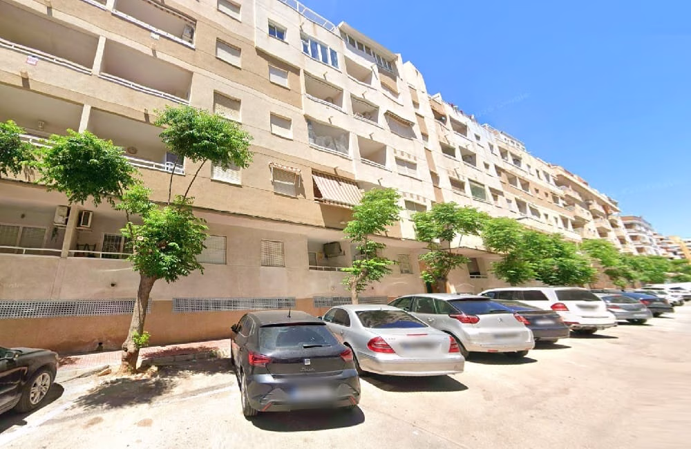 Index | White Villas in Spain 2 Bedrooms Apartment on 4th Floor with Lift, comm. Pool and Terrace, 550m to the Beach - TORREVIEJA
