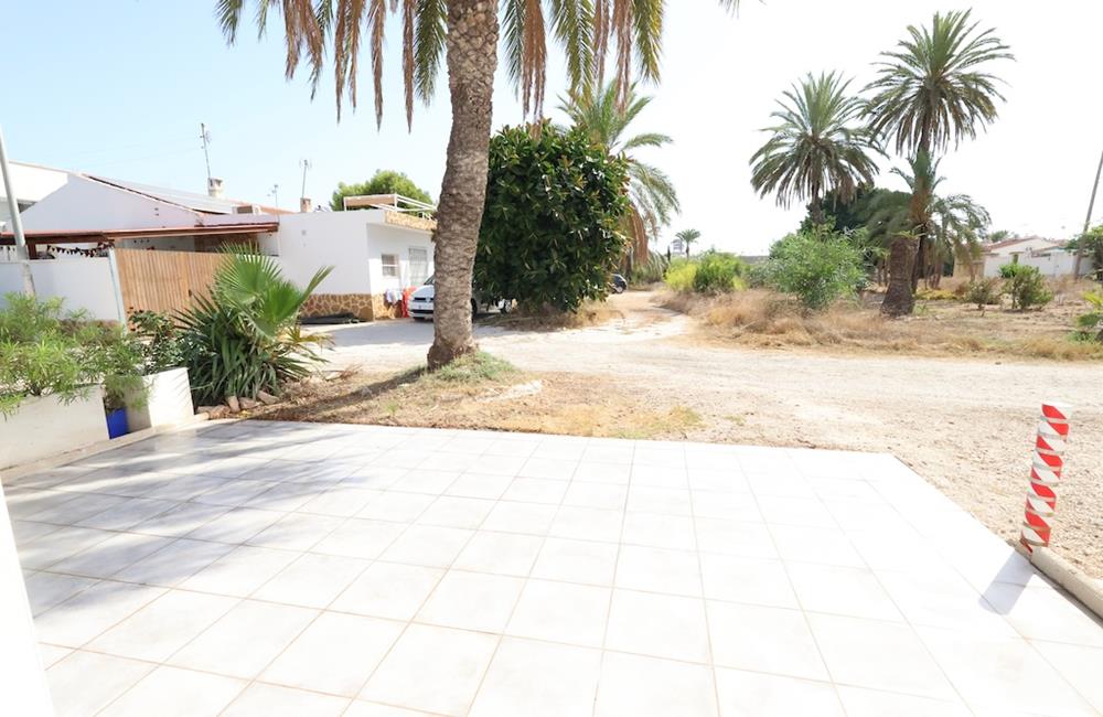 Ref: WIH3056 — TORREVIEJA – 3 Bedrooms Renovated Bungalow with comm. Pool, Parking and Solarium. | White Villas in Spain 3 Bedrooms Bungalow with comm. Pool, parking and Solarium - TORREVIEJA - TORRETA ii