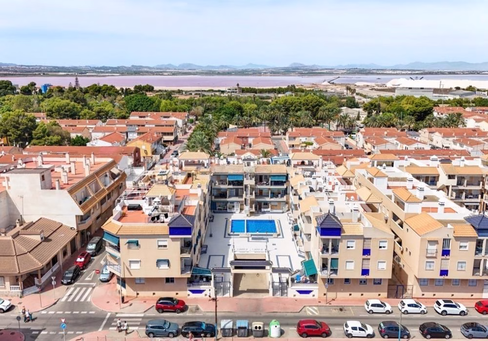 Ref: WTi3212 — TORREVIEJA (Naufragos Beach area) – 3 Bedrooms Apartment on 1st Floor with comm. Pool in Gated Residential, 100m to the Beach | White Villas in Spain 3 Bedrooms Apartment on 1st Floor with comm. Pool in Gated Residential, 100m to the Beach_TORREVIEJA