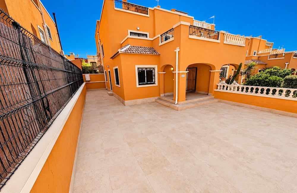 Ref: WS5418 — LOS ALTOS (Orihuela Costa) – 3 Bedrooms TownHouse with comm. Pool and Solarium. | White Villas in Spain WhiteVillasInSpain02 27