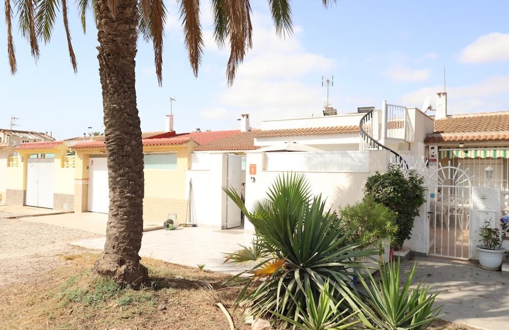 Ref: WIH3056 — TORREVIEJA – 3 Bedrooms Renovated Bungalow with comm. Pool, Parking and Solarium. | White Villas in Spain WhiteVillasInSpain02 28