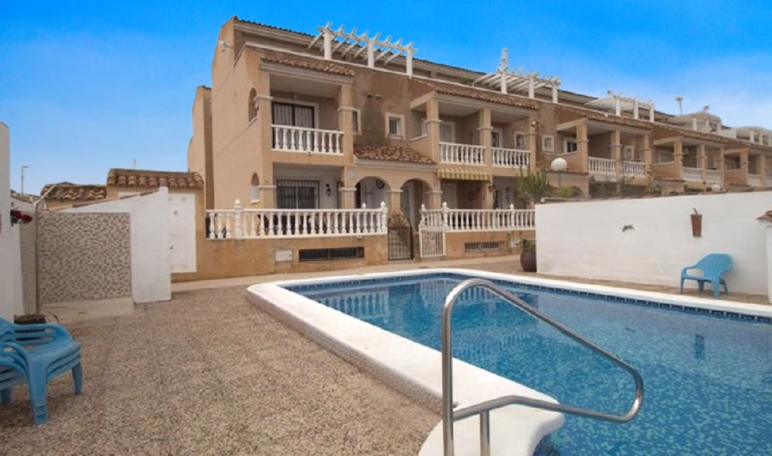 Ref: WV2623 — LA FLORIDA (Orihuela Costa) – 3 Bedrooms Town-House with comm. Pool, Terrace and Garage. | White Villas in Spain 3 Bedrooms TownHouse with comm. Pool, Terrace and Garage - La Florida - Orihuela Costa