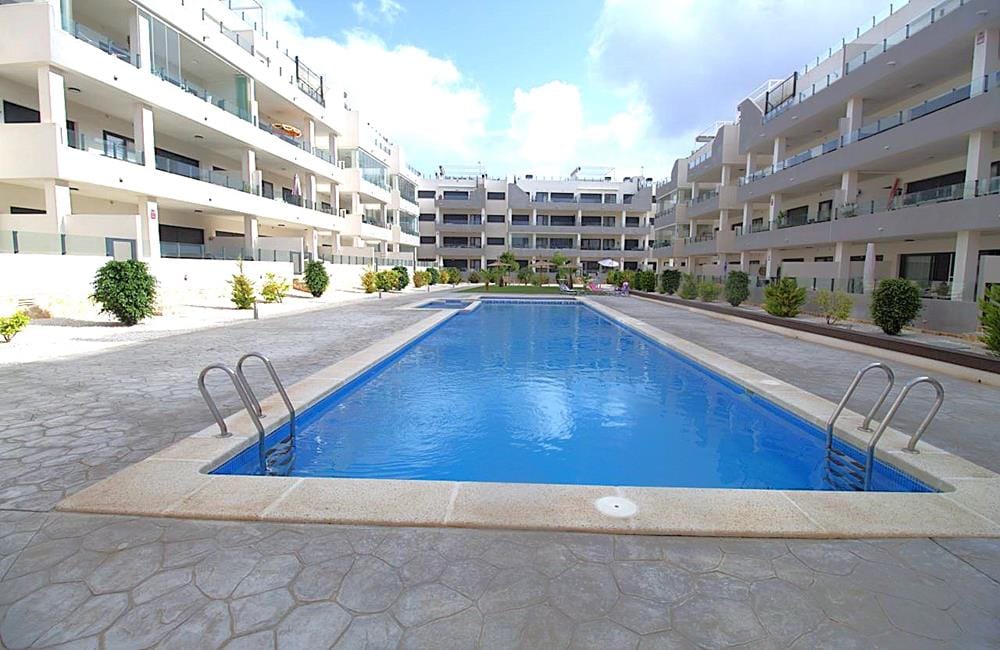 Ref: WV2622 — PLAYA FLAMENCA – 2 Bedrooms PentHouse with comm. Pool, Terrace, Solarium and Parking. | White Villas in Spain WhiteVillasInSpain03 23
