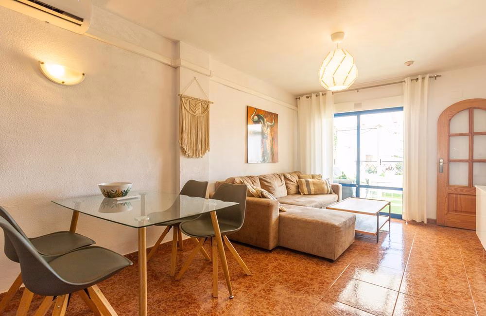 Ref: WL1142 — TORREVIEJA – 2 Bedrooms Top Floor Apartment with Glazed-In Terrace and Solarium. | White Villas in Spain WhiteVillasInSpain03 30