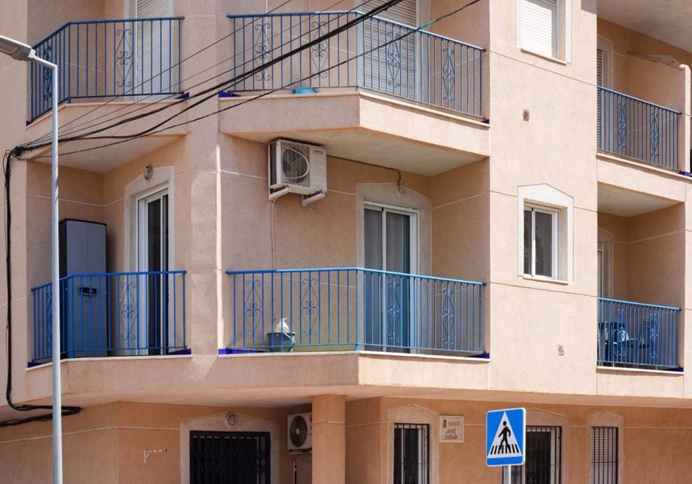 Ref: WTi3212 — TORREVIEJA (Naufragos Beach area) – 3 Bedrooms Apartment on 1st Floor with comm. Pool in Gated Residential, 100m to the Beach | White Villas in Spain WhiteVillasInSpain03 8