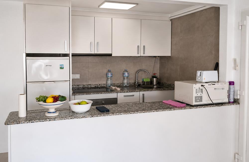 Ref: WTi2104 — TORREVIEJA – 2 Bedrooms Renovated Top Floor Apartment with Dual Terraces and patio, 250m to the Beach. | White Villas in Spain WhiteVillasInSpain04 19