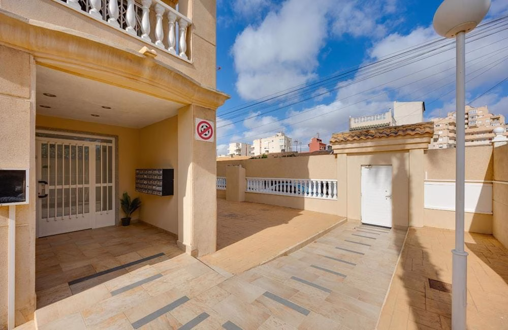 Ref: WM21044 — TORREVIEJA – 2 Bedrooms Apartment on 6th Floor with Lift, comm. Pool and Sea Views Terrace. | White Villas in Spain WhiteVillasInSpain04 26
