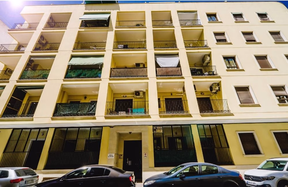Ref: WPR1917 — TORREVIEJA (Acequion Beach area) – 2 Bedrooms Apartment on 1st Floor with Lift Access, Parking and Terrace, 100m to the Beach | White Villas in Spain WhiteVillasInSpain04 9
