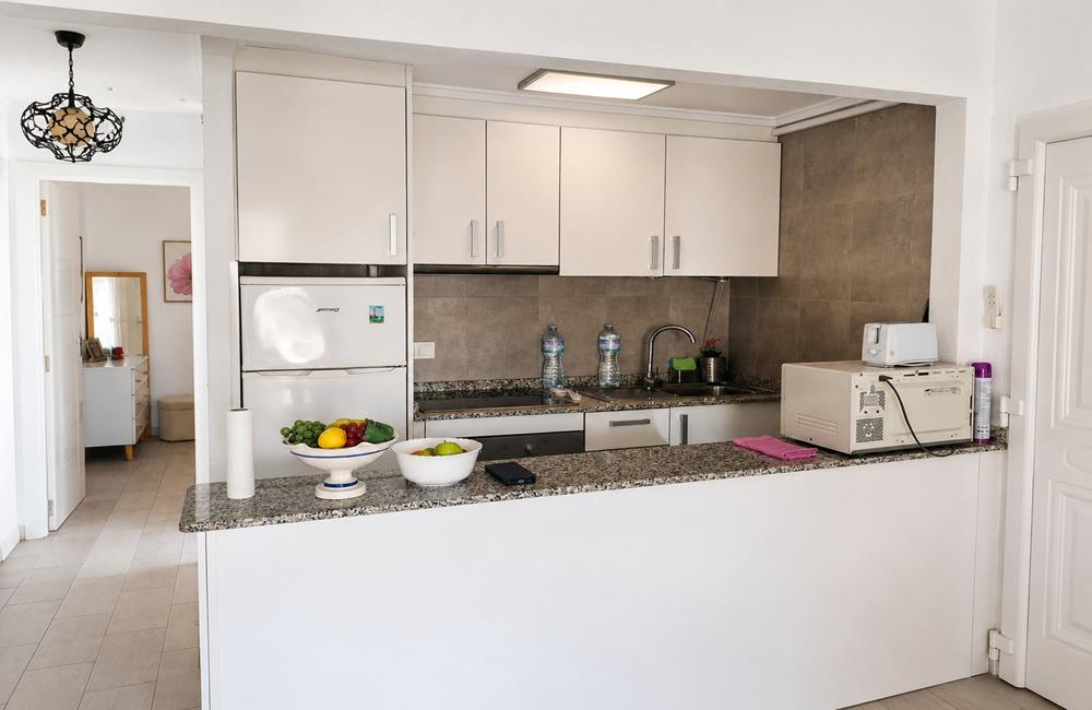 Ref: WTi2104 — TORREVIEJA – 2 Bedrooms Renovated Top Floor Apartment with Dual Terraces and patio, 250m to the Beach. | White Villas in Spain WhiteVillasInSpain05 19