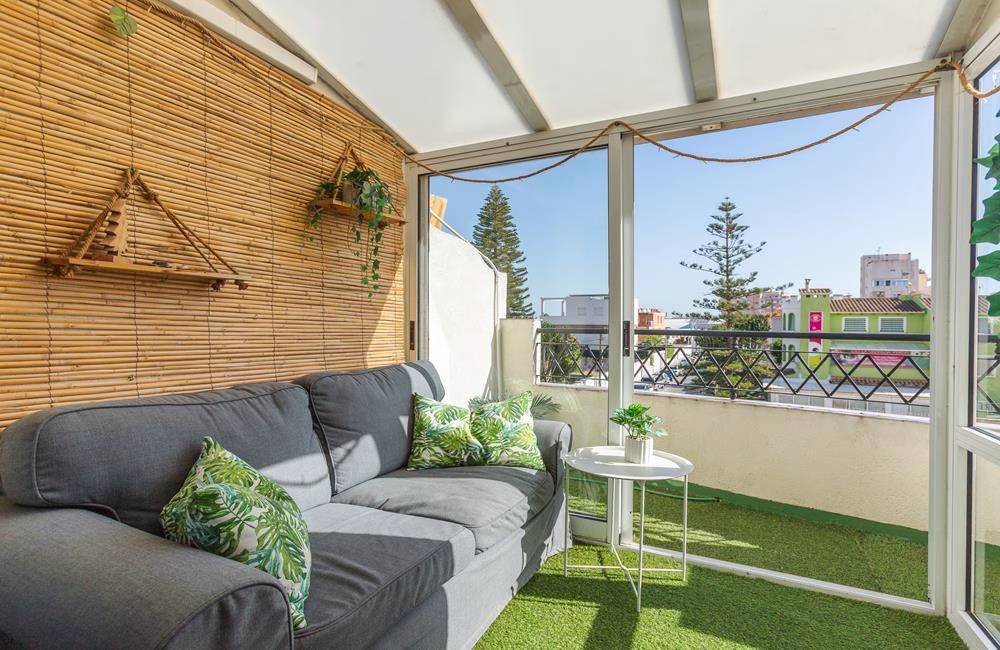 Ref: WL1142 — TORREVIEJA – 2 Bedrooms Top Floor Apartment with Glazed-In Terrace and Solarium. | White Villas in Spain WhiteVillasInSpain05 30