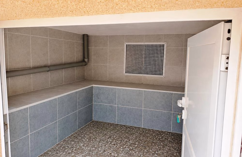 Ref: WSL1614 — CIUDAD QUESADA – 1 Bedroom Renovated Bungalow with Storage, Glazed-in Terrace and Parking. | White Villas in Spain WhiteVillasInSpain05 31