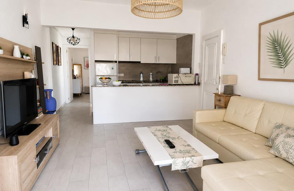 Ref: WTi2104 — TORREVIEJA – 2 Bedrooms Renovated Top Floor Apartment with Dual Terraces and patio, 250m to the Beach. | White Villas in Spain WhiteVillasInSpain06 19