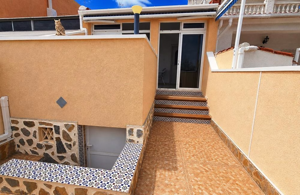 Ref: WSL1614 — CIUDAD QUESADA – 1 Bedroom Renovated Bungalow with Storage, Glazed-in Terrace and Parking. | White Villas in Spain WhiteVillasInSpain06 31