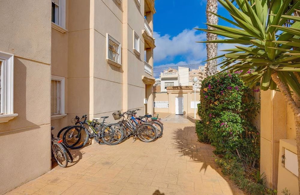 Ref: WM21044 — TORREVIEJA – 2 Bedrooms Apartment on 6th Floor with Lift, comm. Pool and Sea Views Terrace. | White Villas in Spain WhiteVillasInSpain07 26