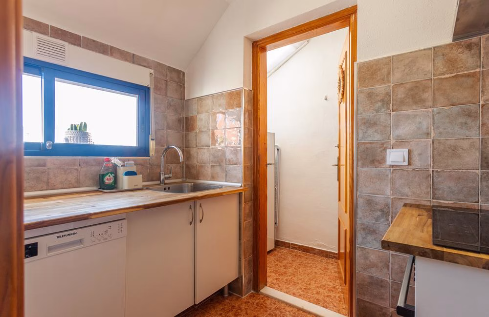 Ref: WL1142 — TORREVIEJA – 2 Bedrooms Top Floor Apartment with Glazed-In Terrace and Solarium. | White Villas in Spain WhiteVillasInSpain07 30