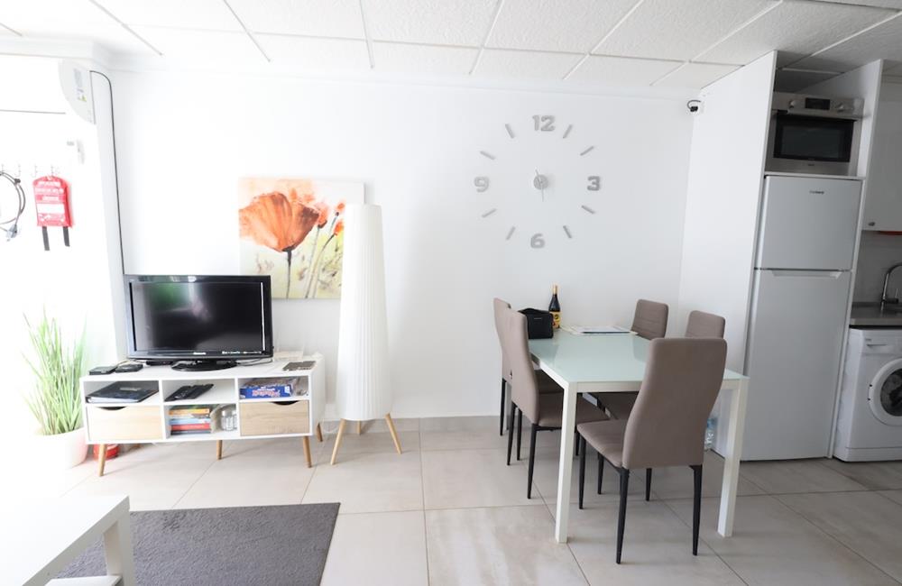 Ref: WIH3056 — TORREVIEJA – 3 Bedrooms Renovated Bungalow with comm. Pool, Parking and Solarium. | White Villas in Spain WhiteVillasInSpain09 28