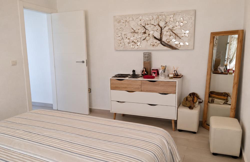 Ref: WTi2104 — TORREVIEJA – 2 Bedrooms Renovated Top Floor Apartment with Dual Terraces and patio, 250m to the Beach. | White Villas in Spain WhiteVillasInSpain10 19