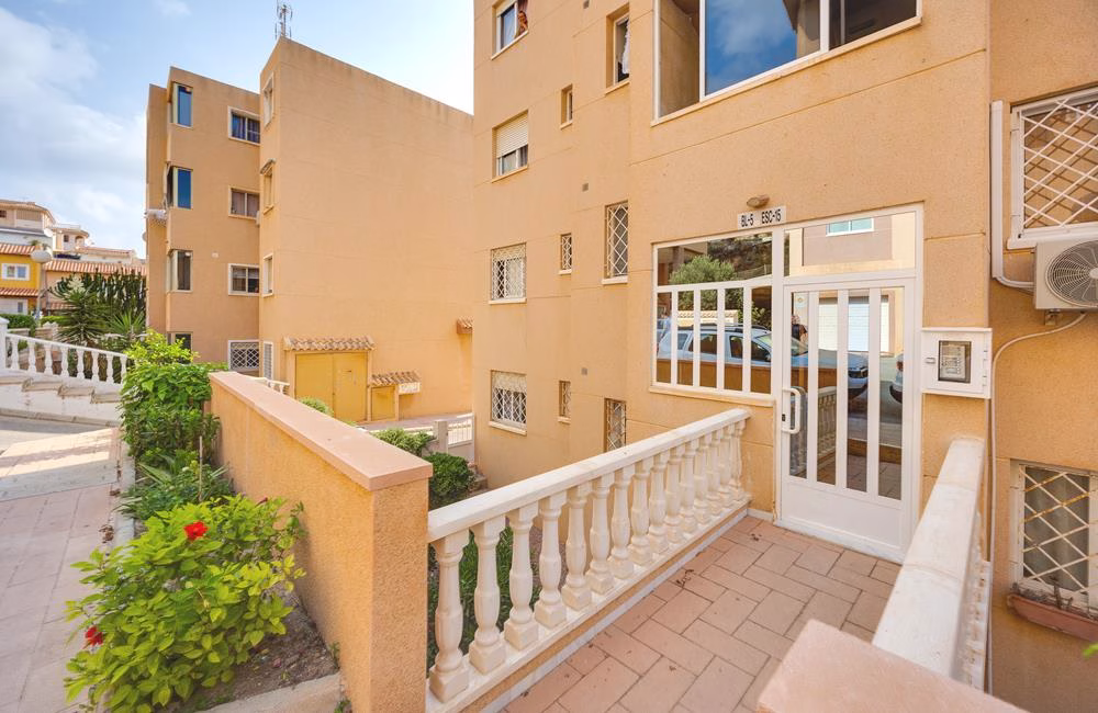 Ref: WS5426 — TORRE LA MATA (Torrevieja) – 2 Bedrooms Apartment on 3rd Floor with comm. Pool, Terrace and Sea Views, 100m to Beach. | White Villas in Spain WhiteVillasInSpain11 28