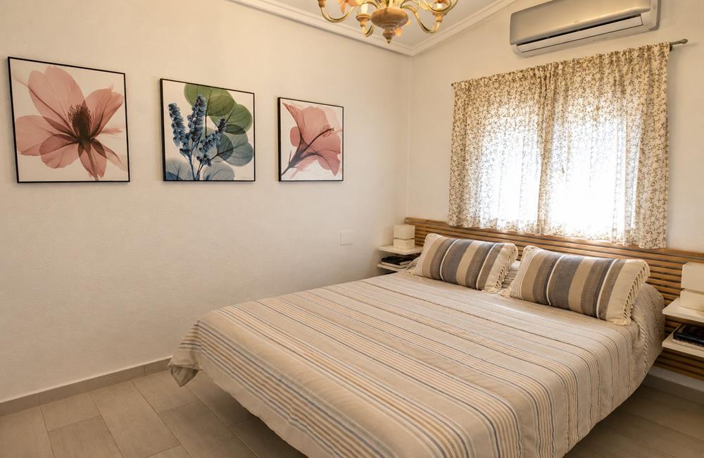 Ref: WTi2104 — TORREVIEJA – 2 Bedrooms Renovated Top Floor Apartment with Dual Terraces and patio, 250m to the Beach. | White Villas in Spain WhiteVillasInSpain12 19