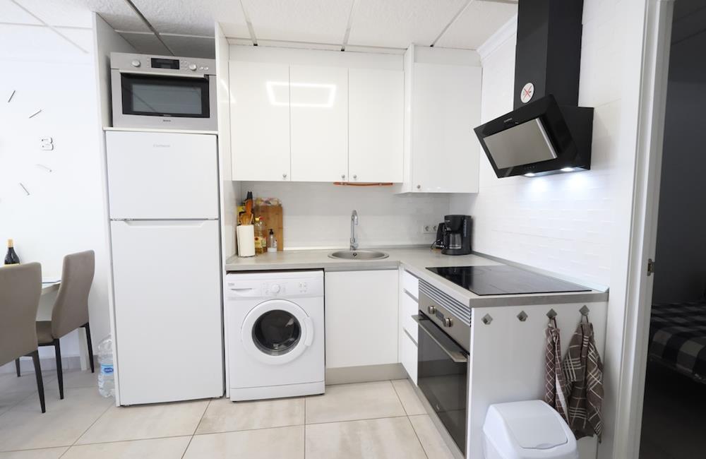 Ref: WIH3056 — TORREVIEJA – 3 Bedrooms Renovated Bungalow with comm. Pool, Parking and Solarium. | White Villas in Spain WhiteVillasInSpain12 28