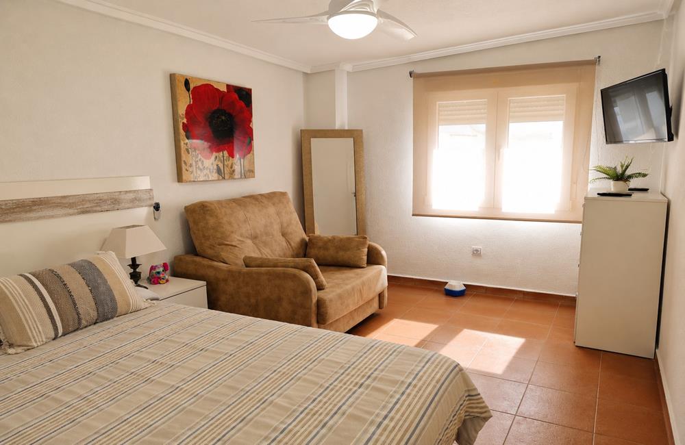 Ref: WTi2104 — TORREVIEJA – 2 Bedrooms Renovated Top Floor Apartment with Dual Terraces and patio, 250m to the Beach. | White Villas in Spain WhiteVillasInSpain15 19