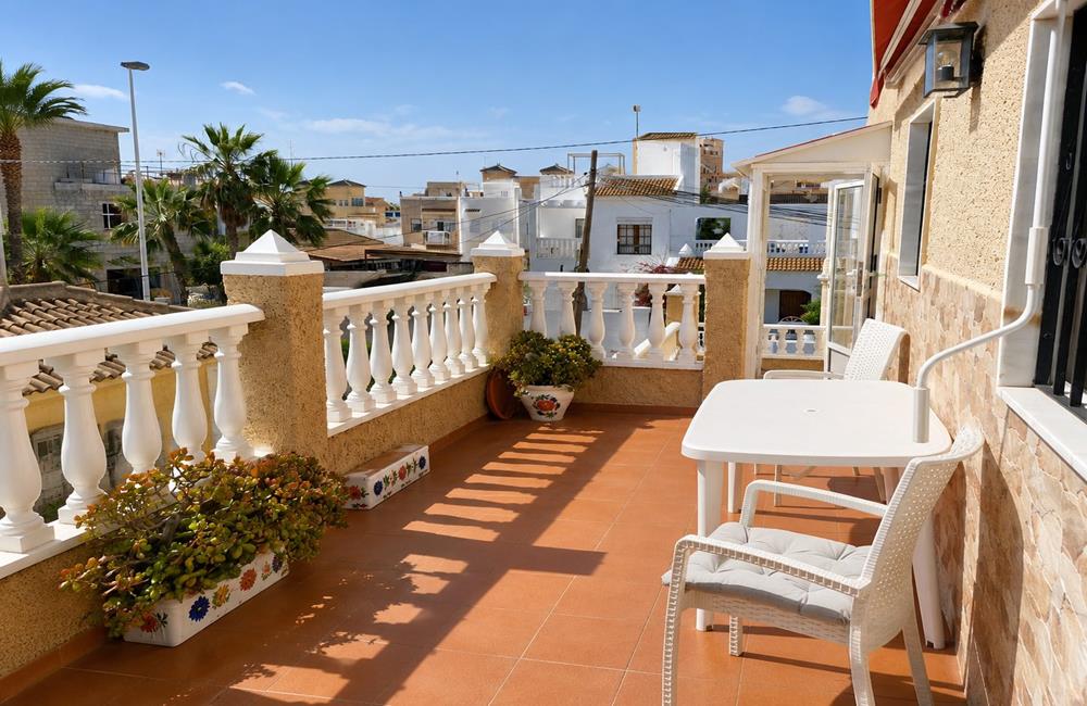 Ref: WTi2104 — TORREVIEJA – 2 Bedrooms Renovated Top Floor Apartment with Dual Terraces and patio, 250m to the Beach. | White Villas in Spain WhiteVillasInSpain16 19